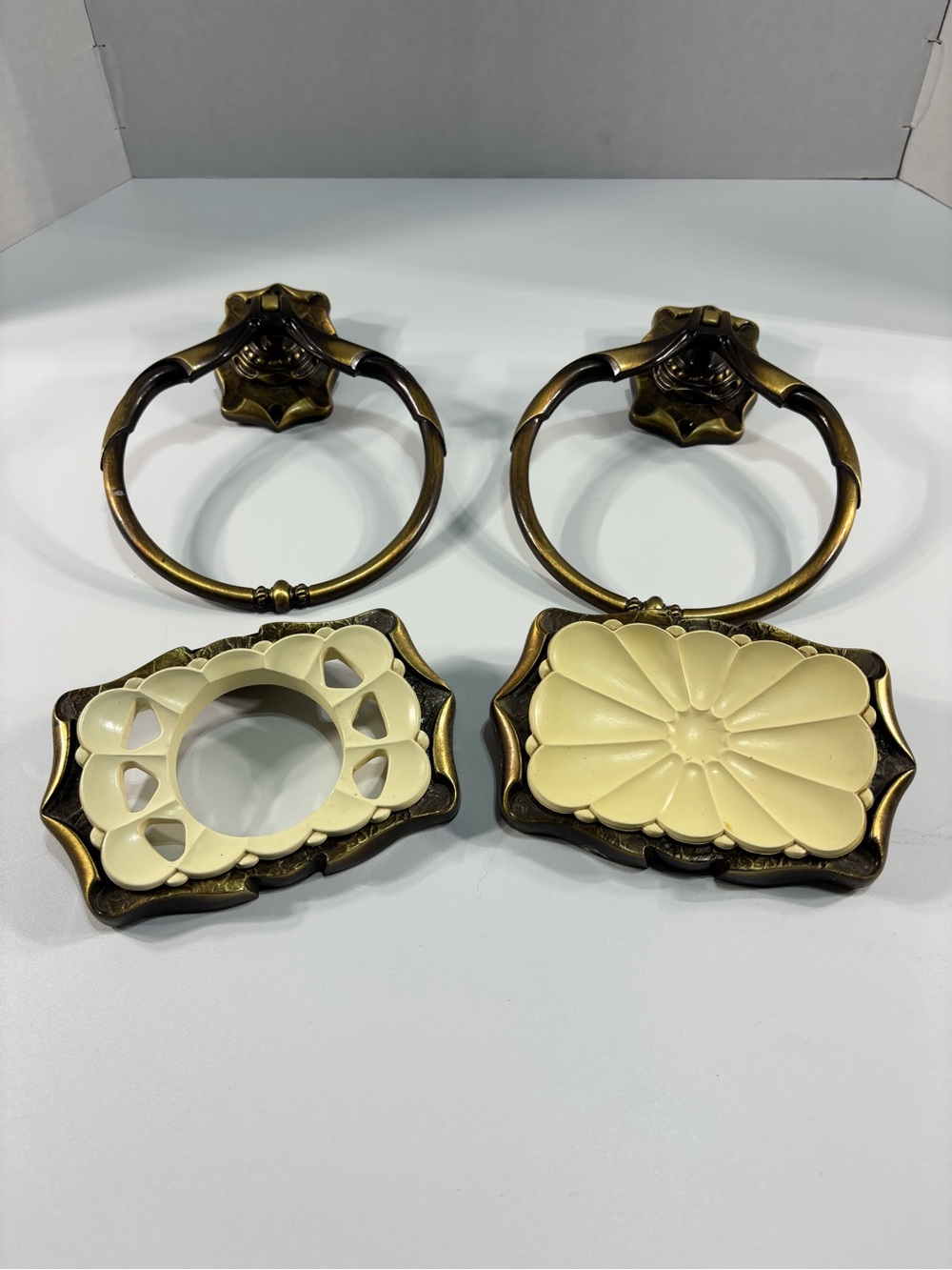 VTG Amerock Carriage House 4 Piece Lot 2 Towel Holders Soap Dish Toothbrush MCM